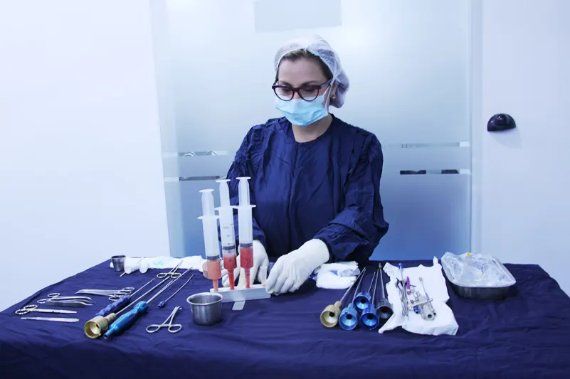 Cirujano plástico para tratamientos después del embarazo. Claudia Nieto