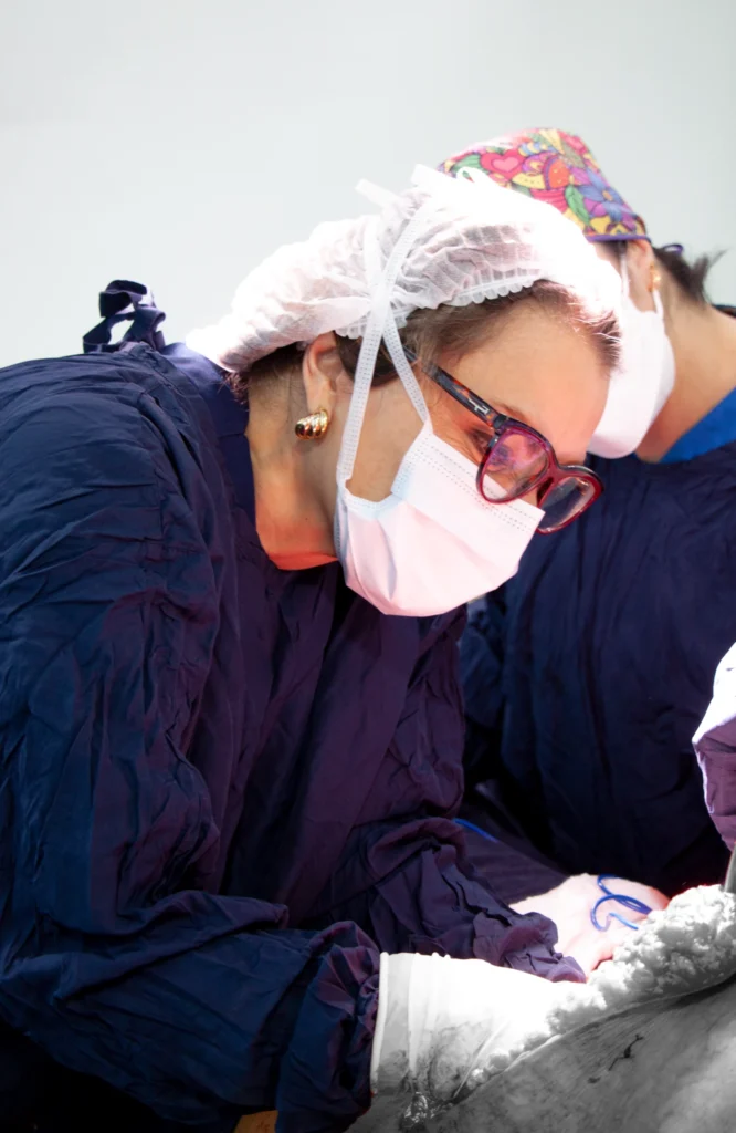 Cirujano plástico en cirugía postbariátrica en Bogotá